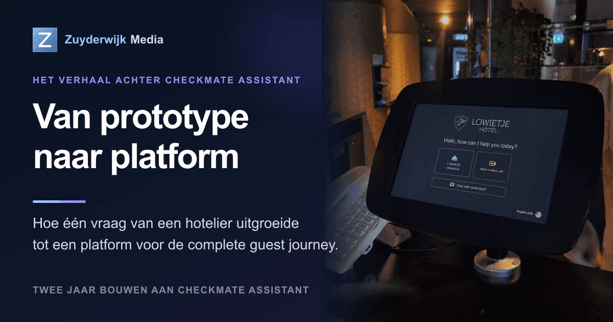 Tablet bij Hotel Lowietje met de bijgewerkte interface voor inchecken, videobellen en chat, naast de titel Van prototype naar platform. Schermmontage op de oorspronkelijke foto.